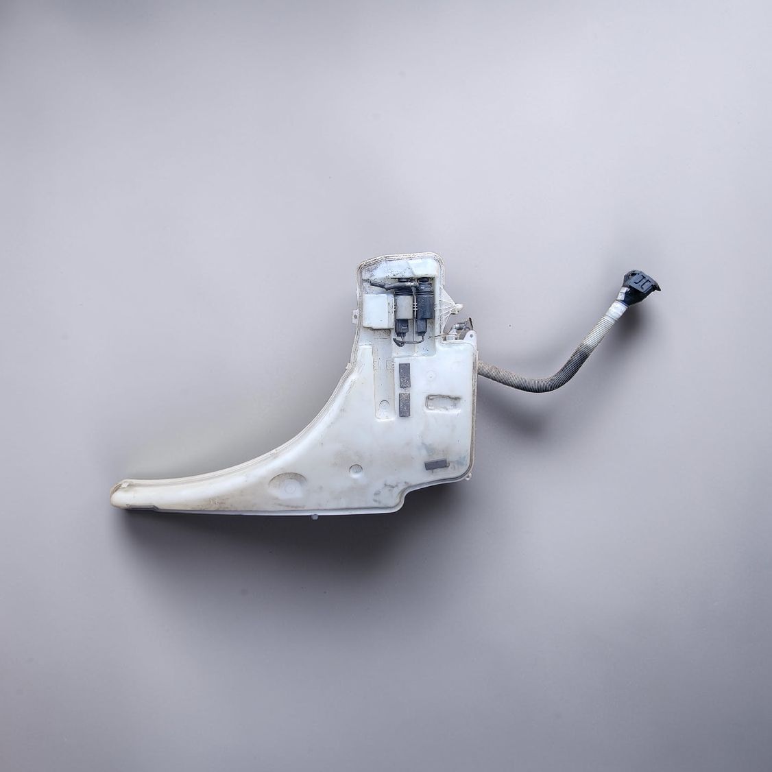 Réservoir de lave-glace BMW Série 1 E87 / Série 3 E90 E91 OEM 7124231