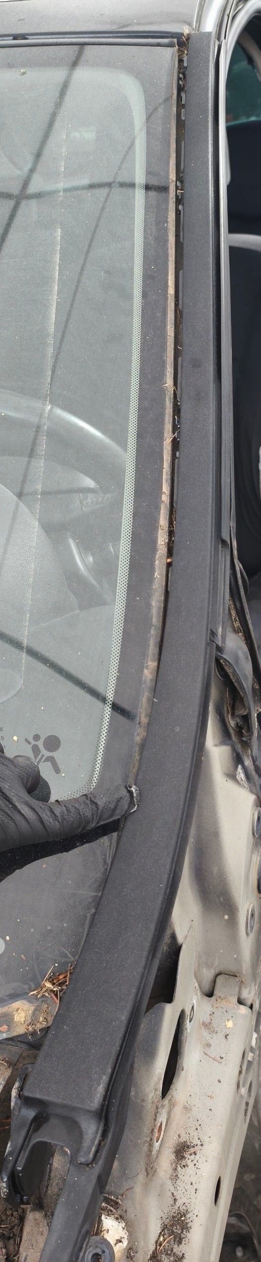 Garniture Latérale Gauche de Pare-Brise Renault Clio 3 III Réf. 8200334099 – Image 2